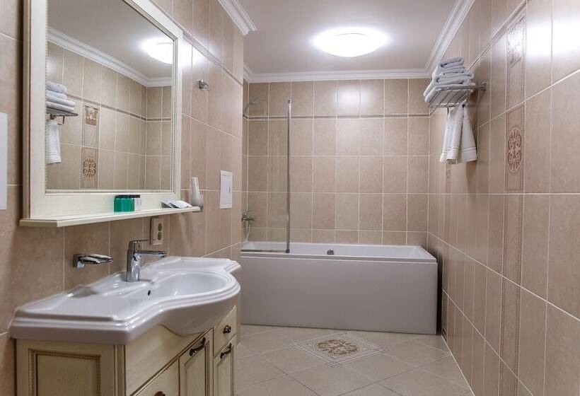 استودیوی استاندارد, Alanda