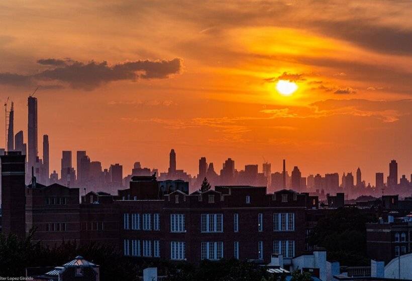 디럭스 룸, Elmhurst