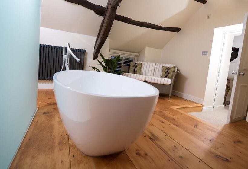 스위트, Hipping Hall