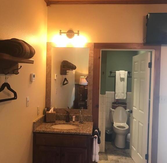 חדר סטנדרט עם מיטת קינג, Joshua Creek Ranch