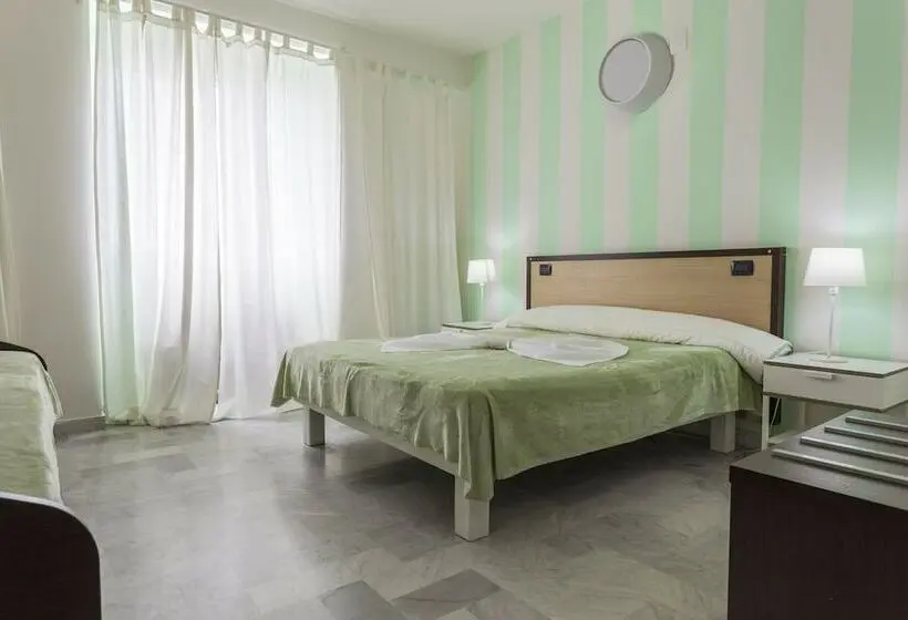 Standard Kolmen Hengen Huone, Quadrifoglio