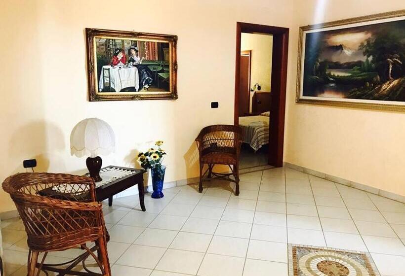 Трехместный Номер Стандарт с Балконом, Ristorante La Decanata