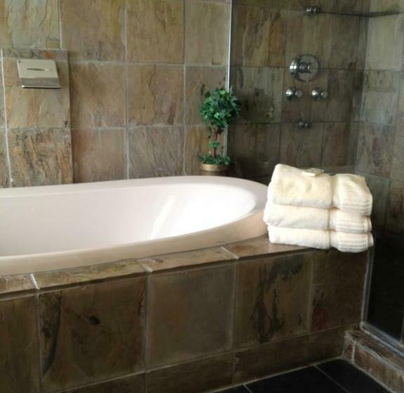 Люкс с Балконом, The Belvedere Inn & Restaurant