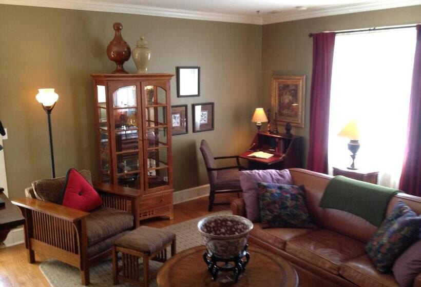 Люкс с Балконом, The Belvedere Inn & Restaurant