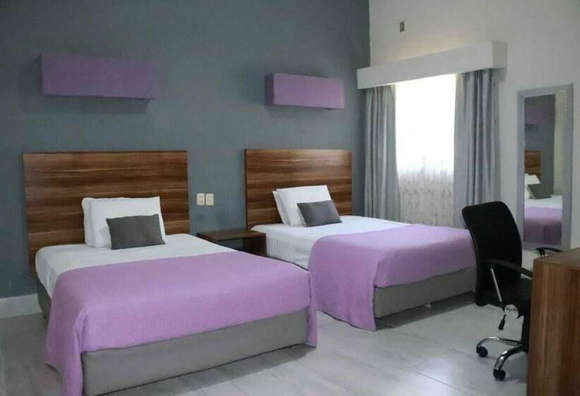 חדר סטנדרט לשלושה, Tonala