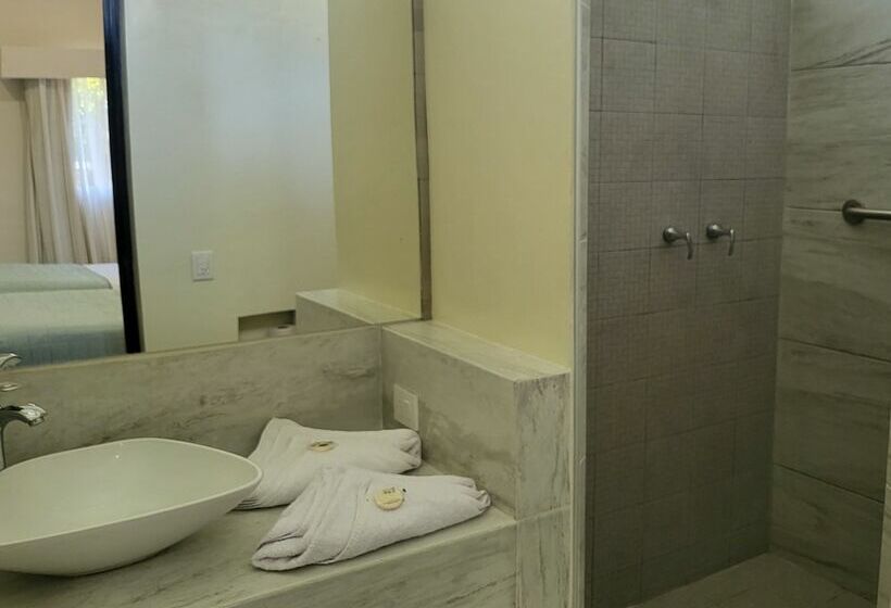 חדר סטנדרט לשלושה, Tonala