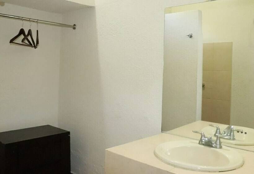 חדר סטנדרט לשלושה, Tonala