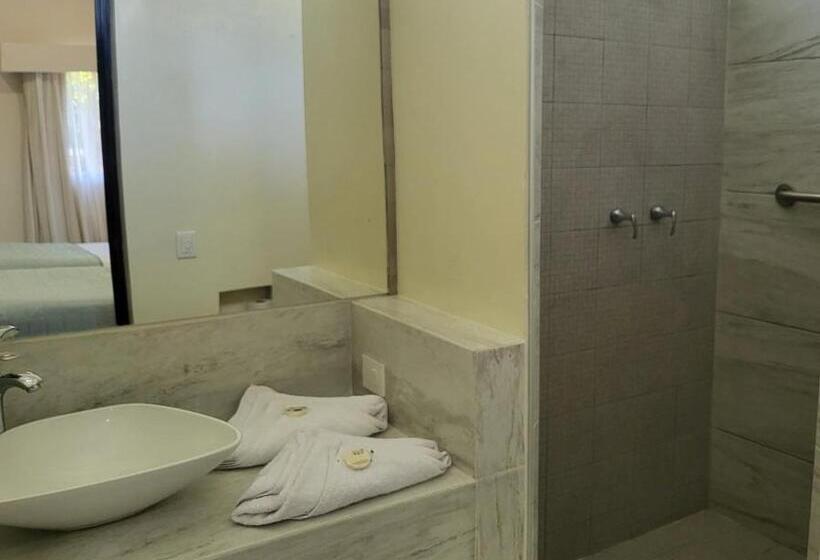 חדר סטנדרט לשלושה, Tonala