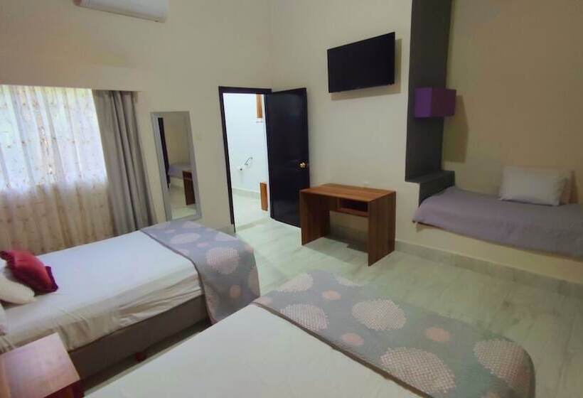 חדר סטנדרט לשלושה, Tonala