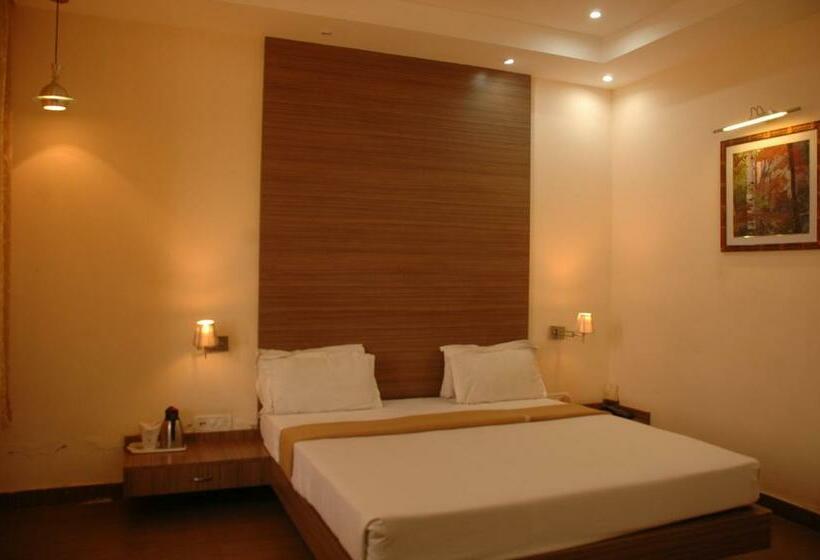 חדר דלוקס, Vikram Aditya