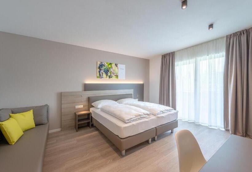 جناح جونيور مزوَّد بشرفة, Vineus Tramin