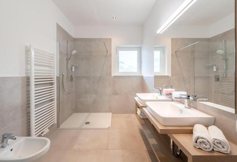 جناح دوبلكس, Vineus Tramin