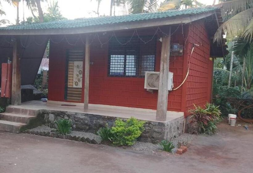 家庭间, Tendulkar Beach Resort