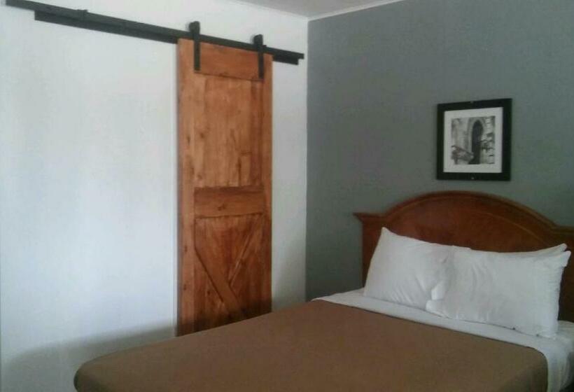 Четырехместный Номер Deluxe, The Oak Motel