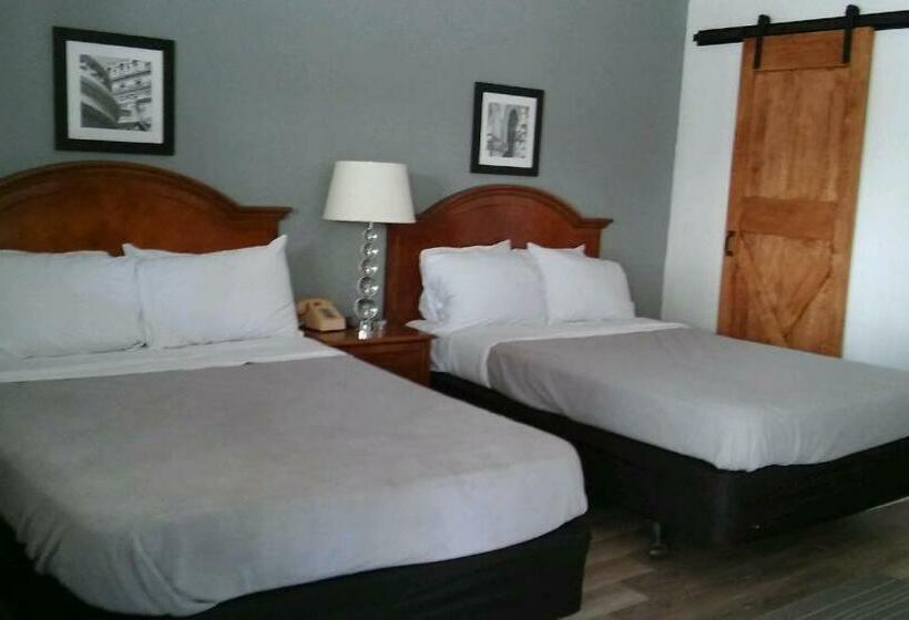 Четырехместный Номер Deluxe, The Oak Motel