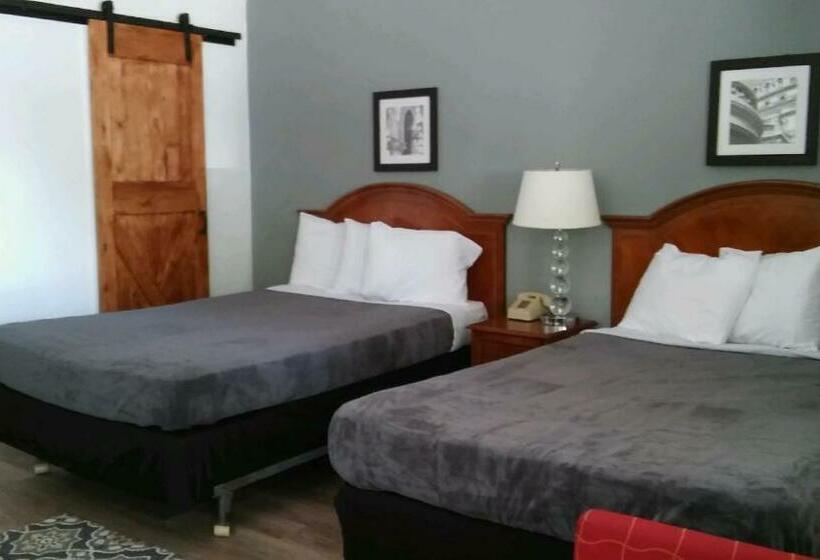 Четырехместный Номер Deluxe, The Oak Motel