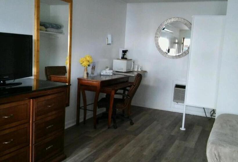 Номер Стандарт, The Oak Motel