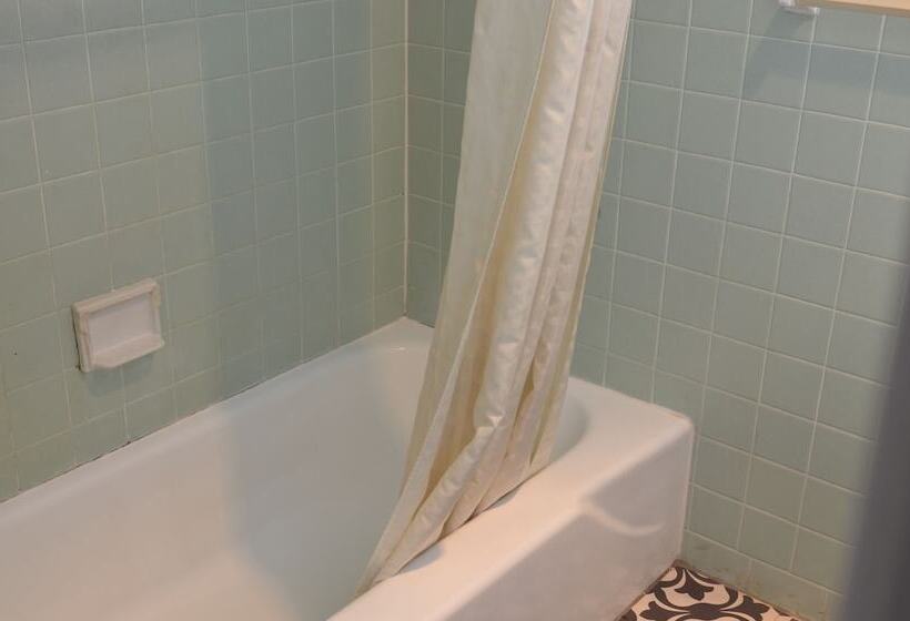 Четырехместный Номер Deluxe, The Oak Motel