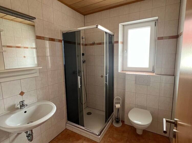 Номер Стандарт, Gasthaus & Metzgerei Besenhardt