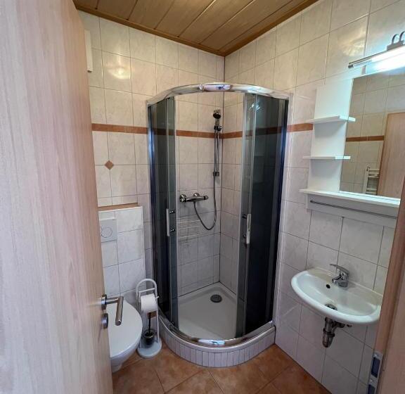 Номер Стандарт, Gasthaus & Metzgerei Besenhardt