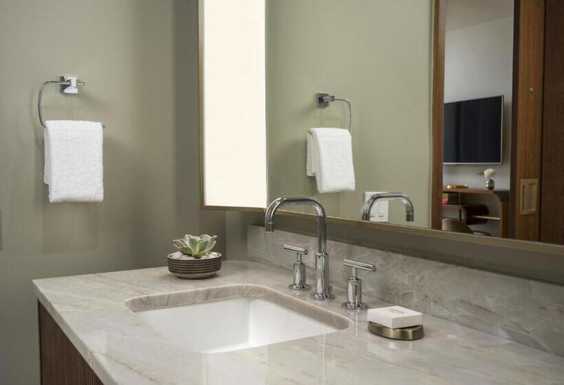 غرفة قياسية سرير كينج, Thompson Palm Springs, By Hyatt