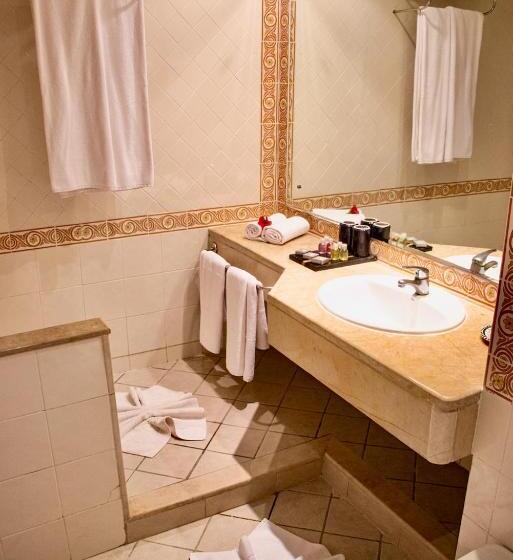 غرفة ديلوكس رباعية, Cap Bon Kelibia Beach Hotel & Spa