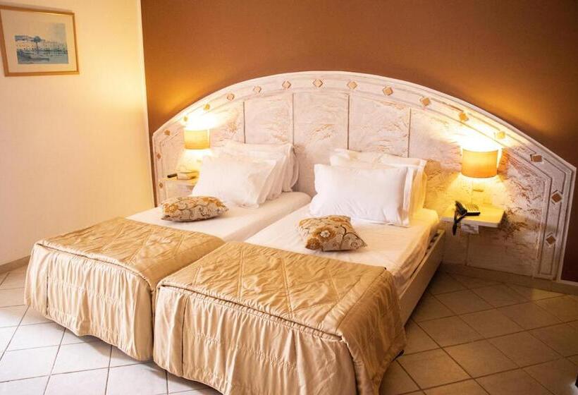 غرفة ديلوكس رباعية, Cap Bon Kelibia Beach Hotel & Spa