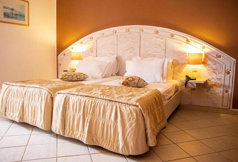 غرفة ديلوكس رباعية, Cap Bon Kelibia Beach Hotel & Spa