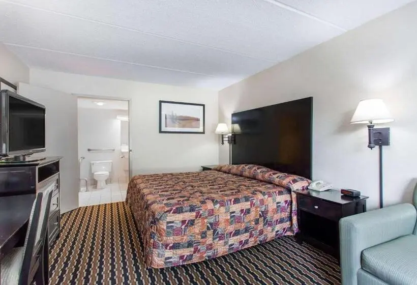 身障者適用キングサイズベッドルーム, Quality Inn Near Speedway