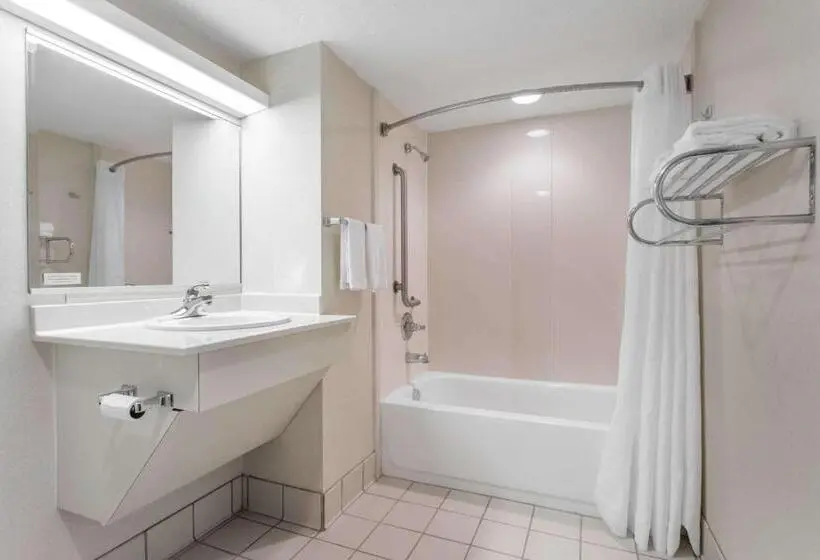 2ダブルベッドのスタンダードルーム, Quality Inn Near Speedway