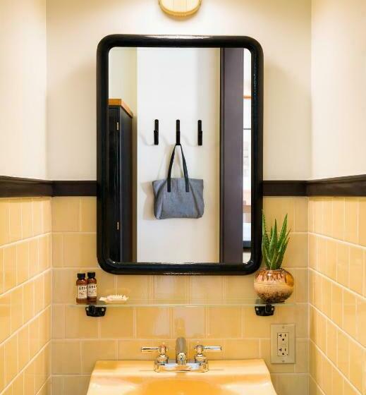 سرير فى غرفة مشتركه, Freehand Los Angeles