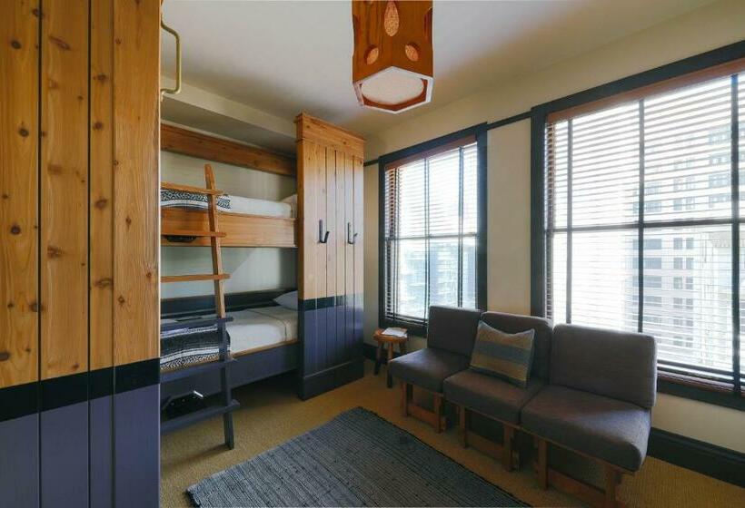 سرير فى غرفة مشتركه, Freehand Los Angeles