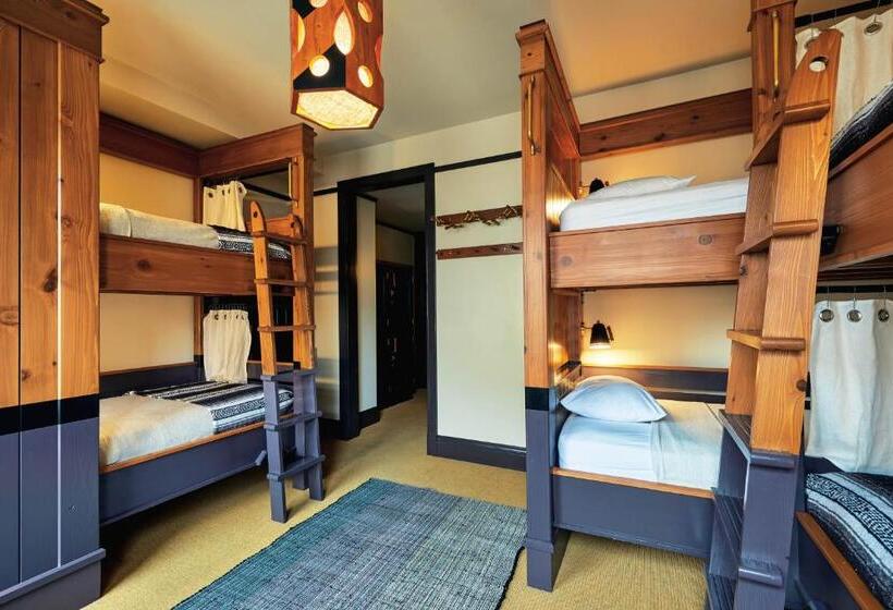 سرير فى غرفة مشتركه, Freehand Los Angeles