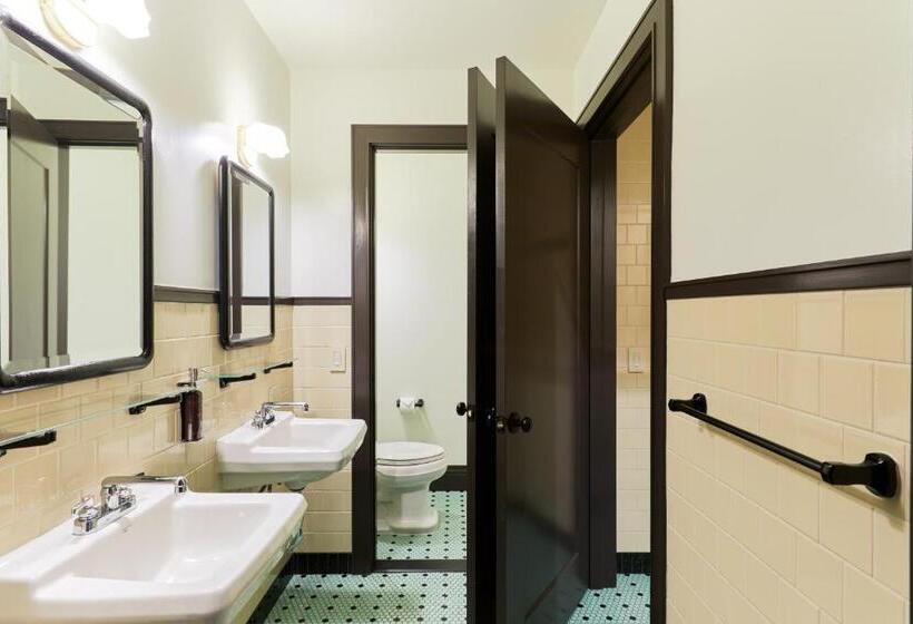 سرير فى غرفة مشتركه, Freehand Los Angeles