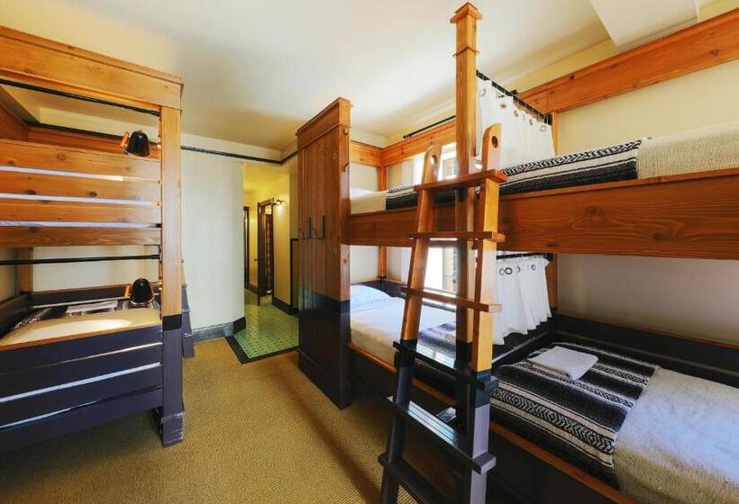 سرير فى غرفة مشتركه, Freehand Los Angeles