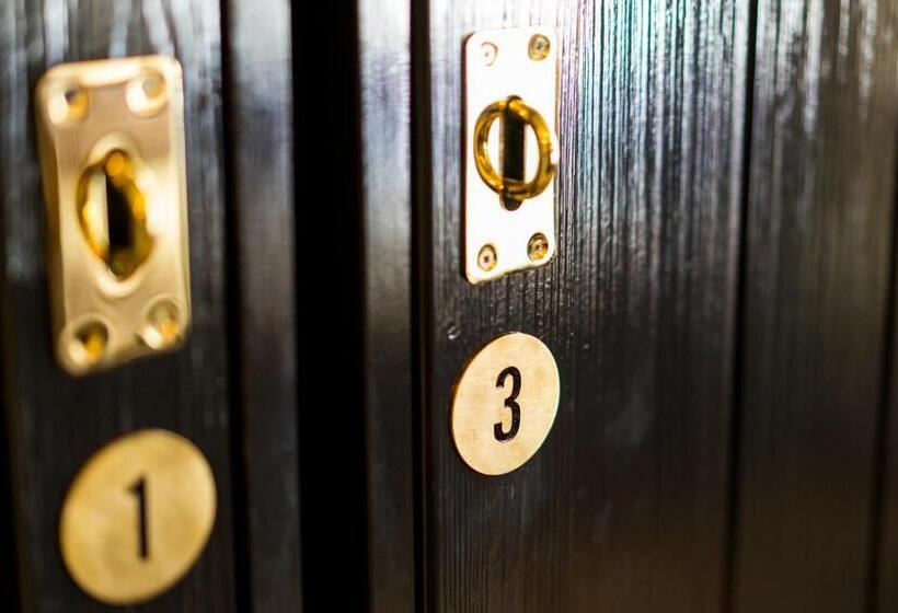 غرفة قياسية رباعية, Freehand Los Angeles