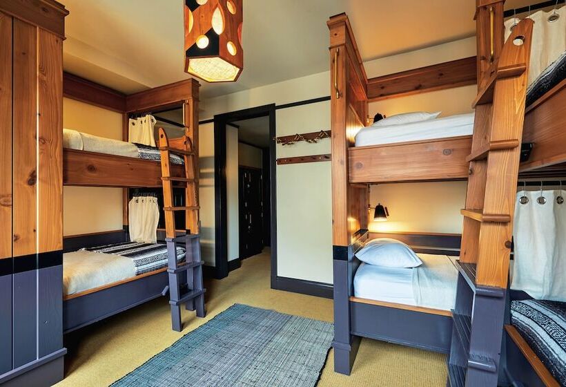 سرير فى غرفة مشتركه, Freehand Los Angeles