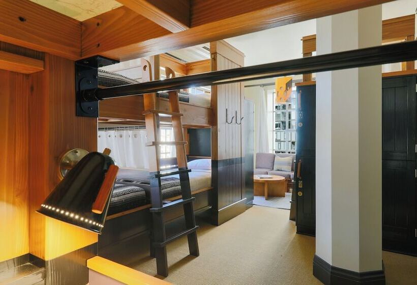 سرير فى غرفة مشتركه, Freehand Los Angeles