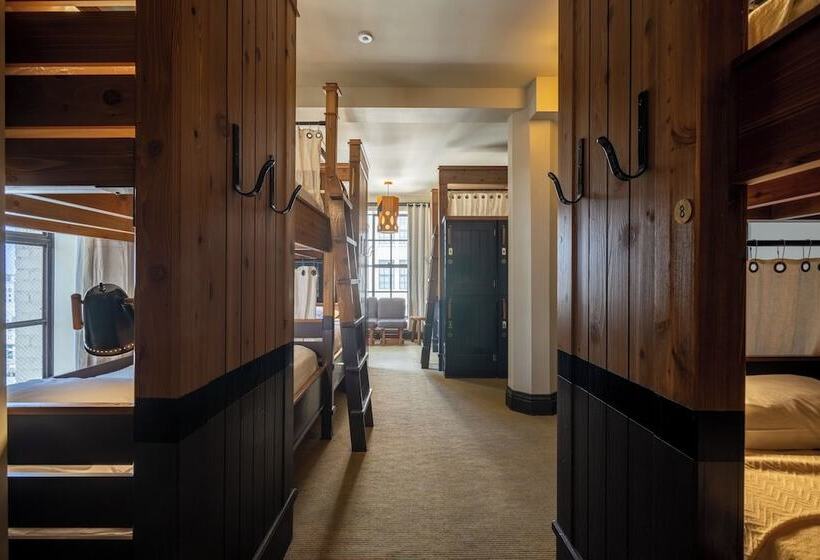 سرير فى غرفة مشتركه, Freehand Los Angeles