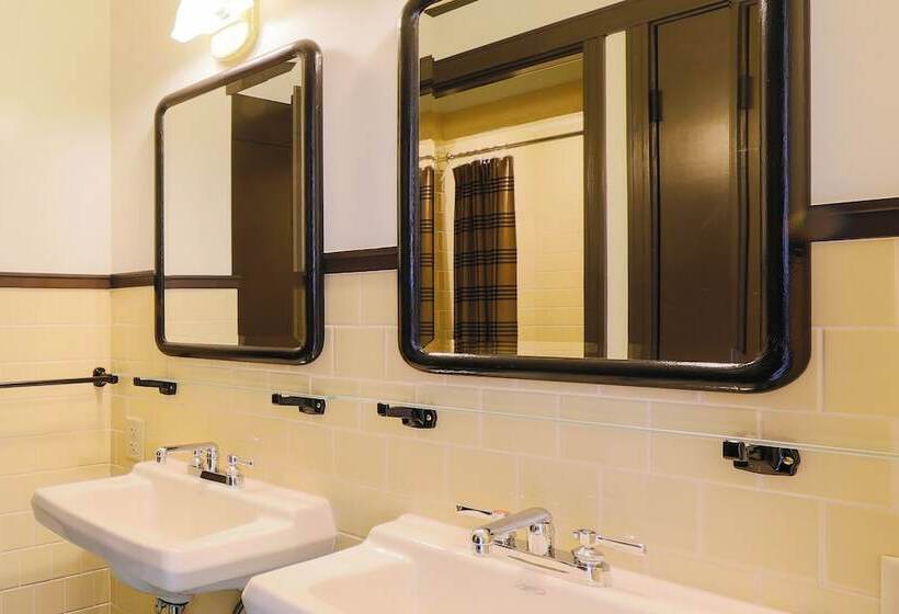 سرير فى غرفة مشتركه, Freehand Los Angeles