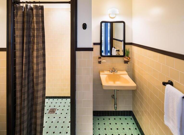 غرفة بريميوم, Freehand Los Angeles