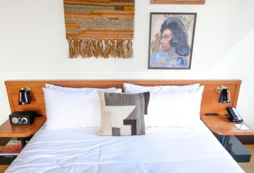 غرفة بريميوم, Freehand Los Angeles