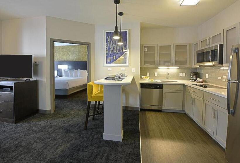 מיטת קינג בסוויטה, Staybridge Suites   Little Rock   Medical Center, An Ihg