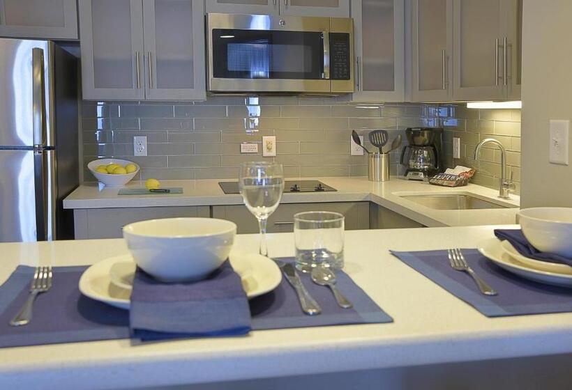 סוויטה מותאמת לאדם עם מוגבלויות, Staybridge Suites   Little Rock   Medical Center, An Ihg