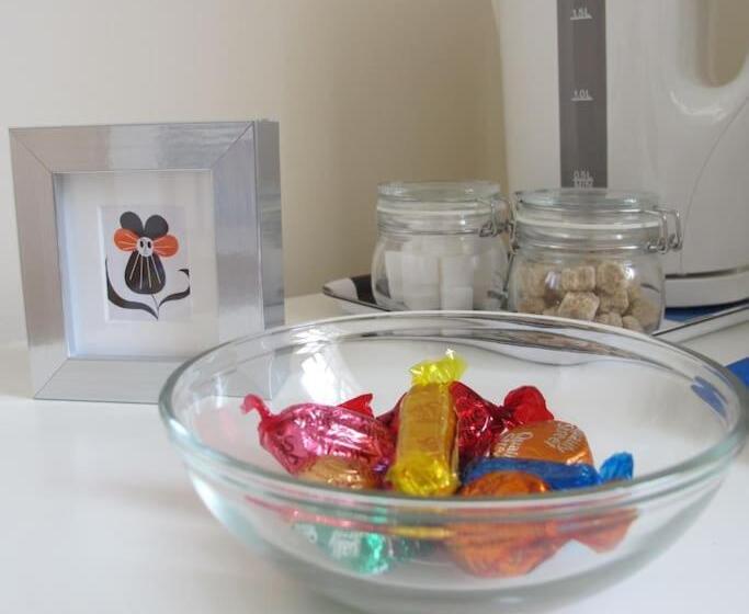 コンフォートトリプルルーム, The Jollys