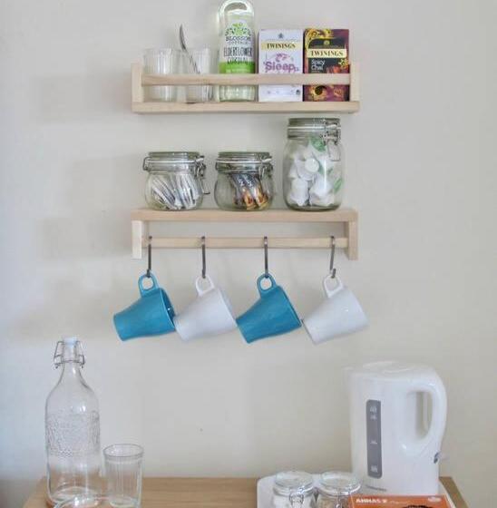 ベーシックルーム, The Jollys