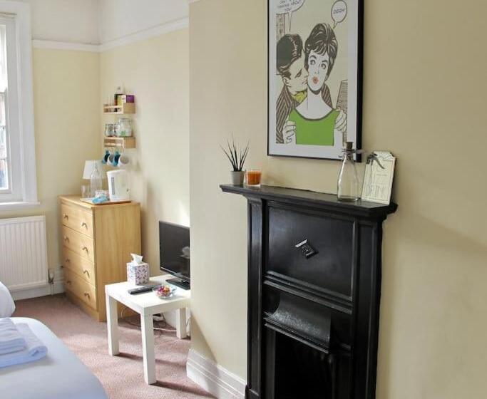 コンフォートトリプルルーム, The Jollys