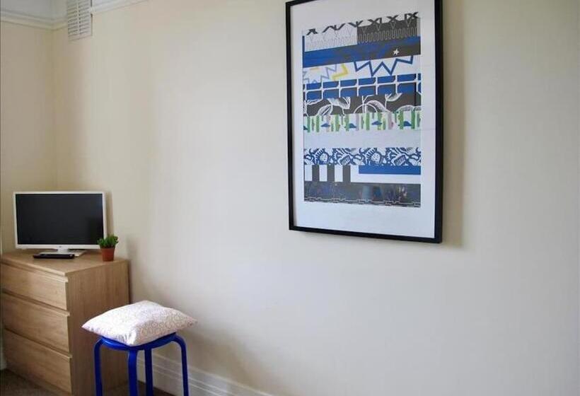 ベーシックルーム, The Jollys