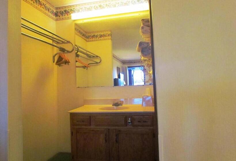 جناح سرير كينج, Travel Inn & Suites