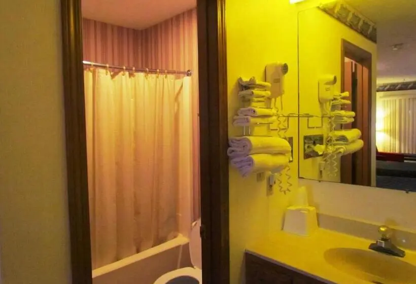 キングサイズベッドのスイートルーム, Travel Inn & Suites